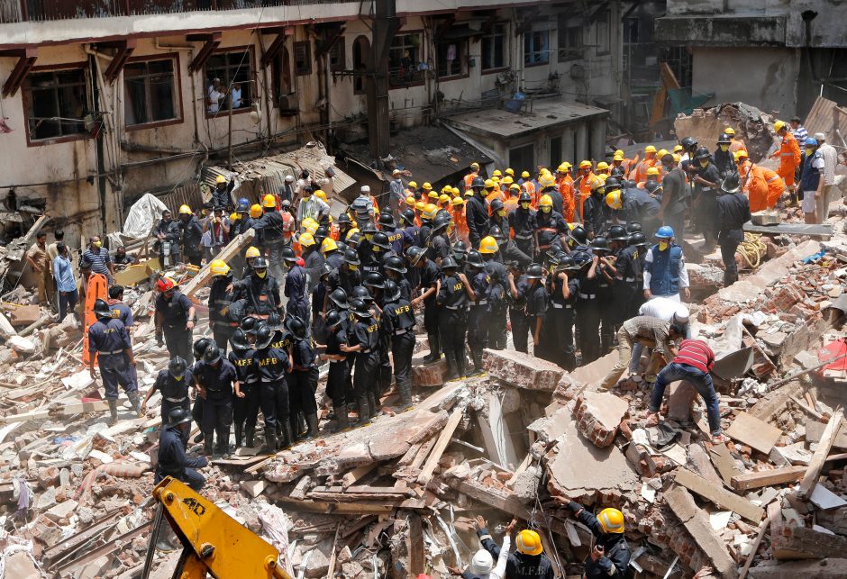 Mumbajuje namo griūties aukų padaugėjo iki 33 