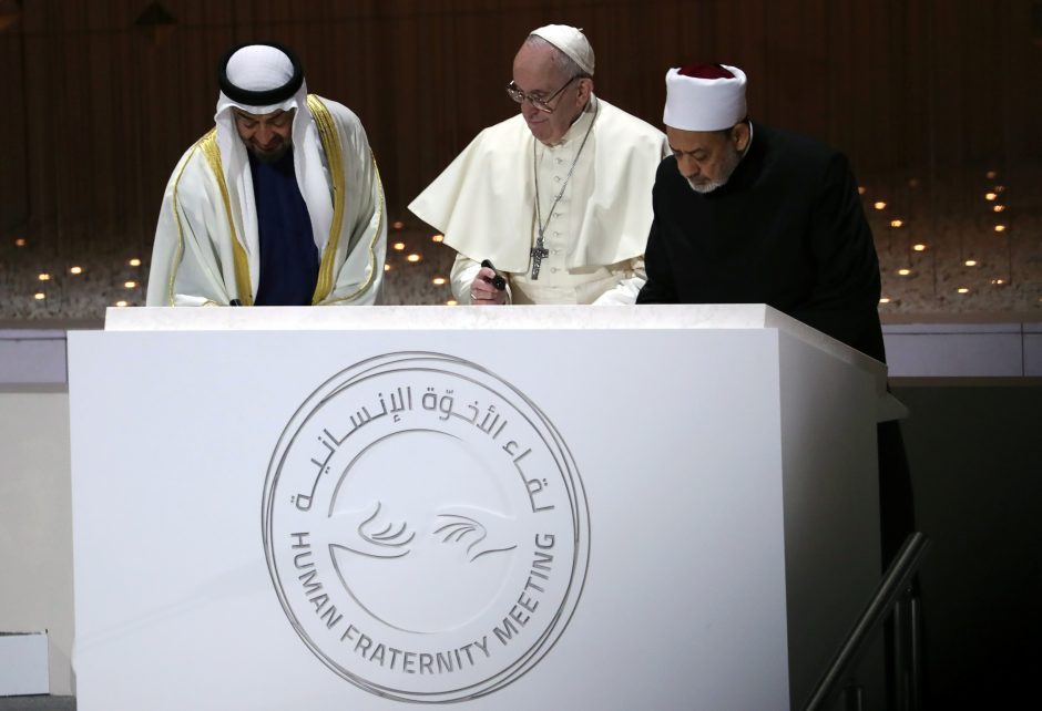 Popiežius Pranciškus aukojo istorines mišias Arabijos pusiasalyje