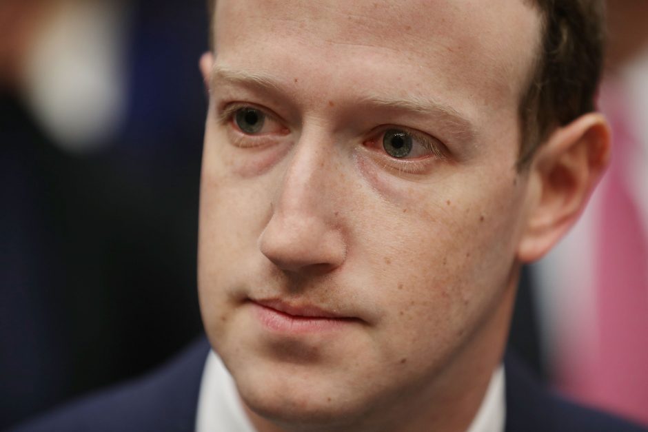 Pasaulio milijardierių reitingas: „Facebook“ įkūrėjas pakilo į viršų