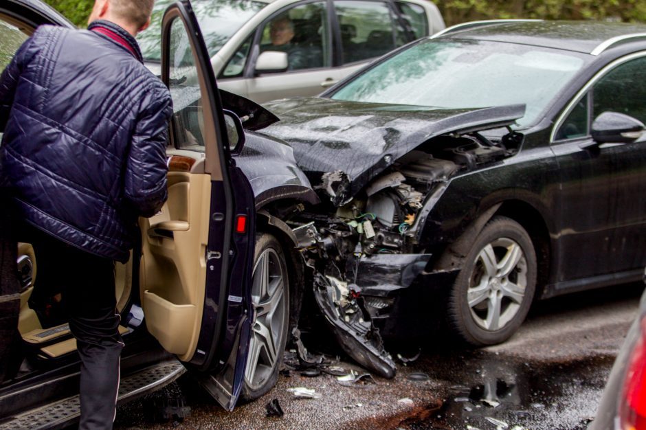 Visiškai girtas „VW Golf“ vairuotojas pakaunėje sukėlė avariją
