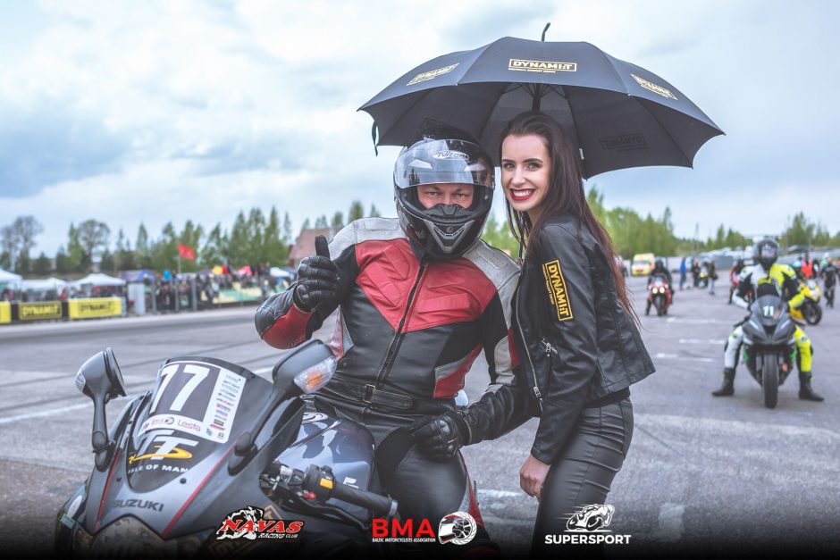 Šeštadienį motociklų lenktynėse – ir lietaus, ir šampano purslai