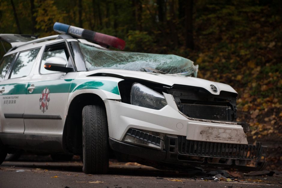 Girto vairuotojo gaudynės Panevėžio rajone: taranuotas policijos automobilis