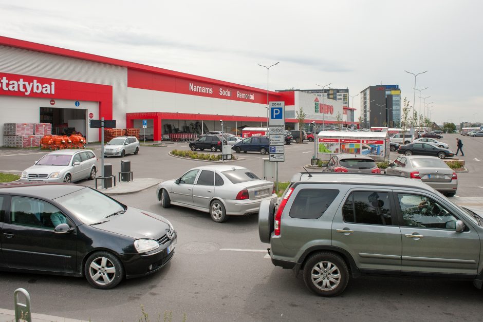 Vyrą apstulbino automobilių parkavimo prie „Depo“ tarifai: už valandą – po 5 eurus