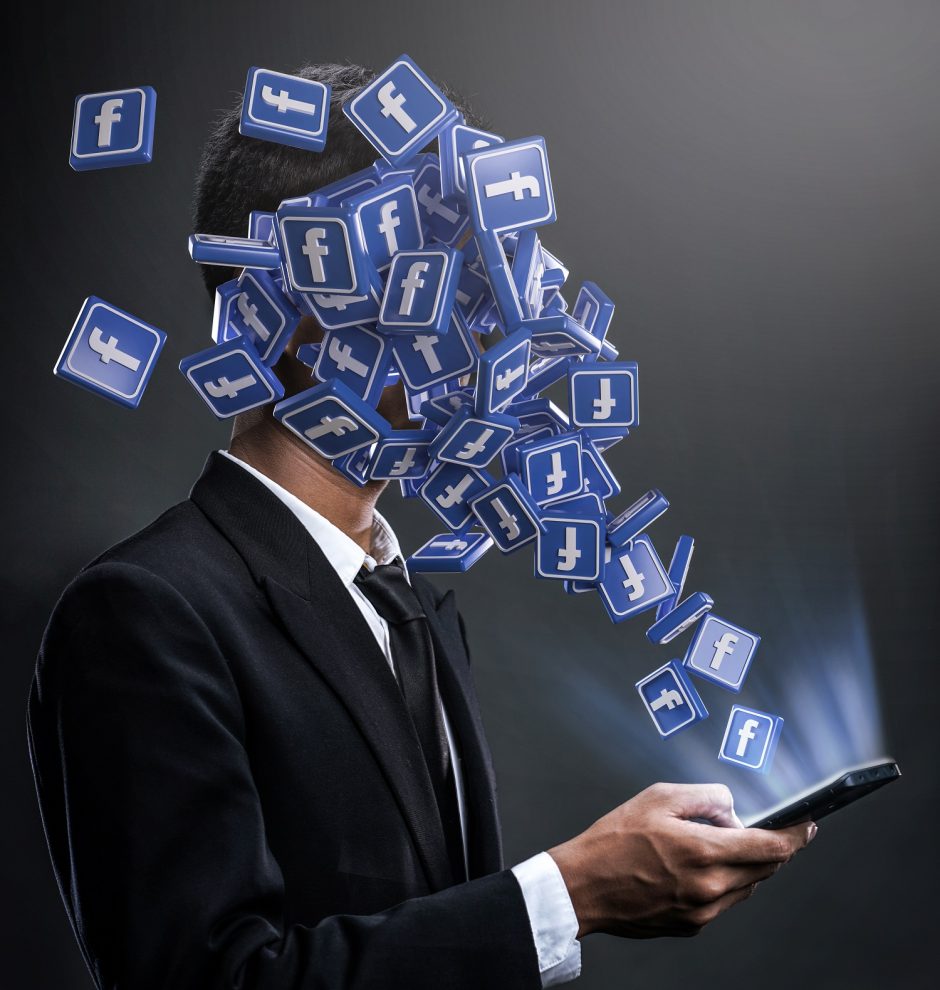 Dokumentus nutekinusi informatorė: „Facebook“ renkasi pelną, o ne saugumą