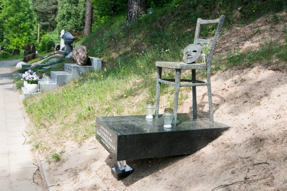 Sostinės Antakalnio kapinėse planuojama plėsti menininkų kalnelį