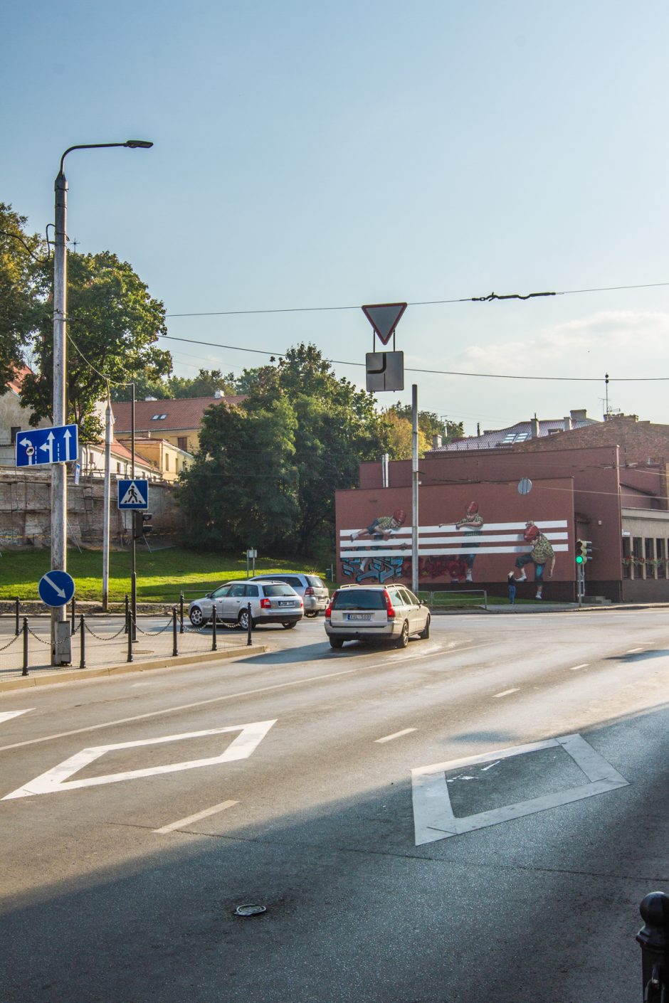Prie perėjų nubraižyti rombai kelia sumaištį: Kaunas kuria savas eismo taisykles?