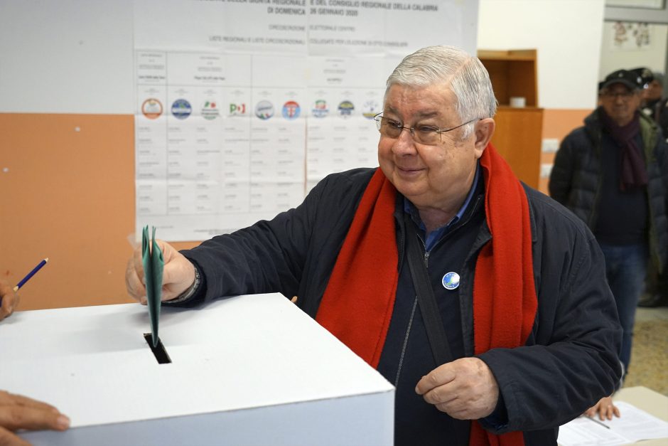 Dviejuose Italijos regionuose vyksta vietos valdžios rinkimai