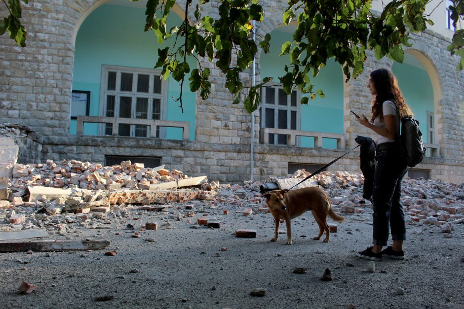 Albaniją supurtė galingas žemės drebėjimas