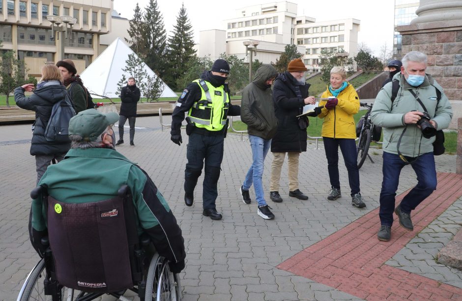 Vilniuje surengta akcija prieš kaukių dėvėjimą: tarp sulaikytųjų – O. Šurajevas