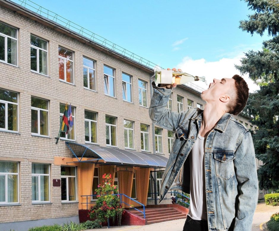 Incidentas Kauno rajone: apsvaigusį gimnazistą iš mokyklos pareigūnams teko išvesti jėga