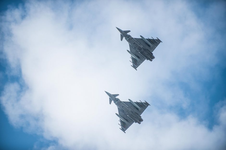 NATO oro policijos naikintuvai per savaitę penkiskart kilo lydėti orlaivių