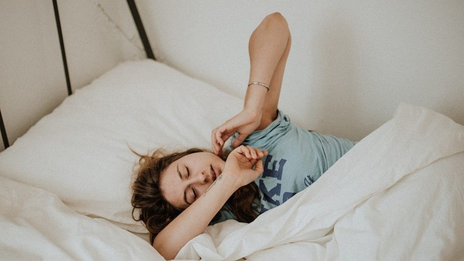 Foninis triukšmas naktį – naudingas miegui?