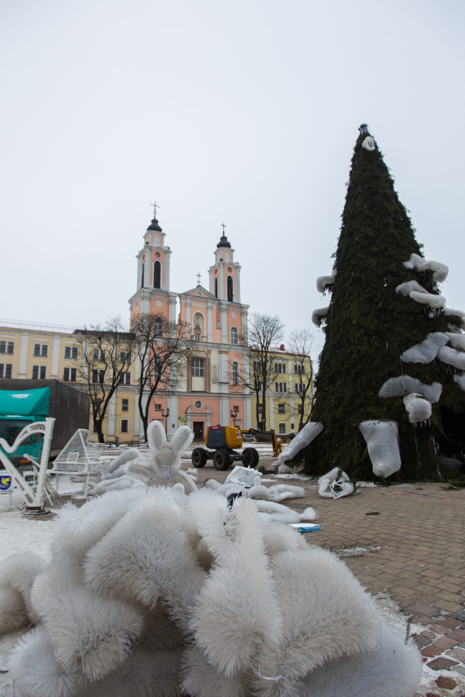 Kaunas atsisveikina su Kalėdų egle: kur dės plastikinius šiaudelius?