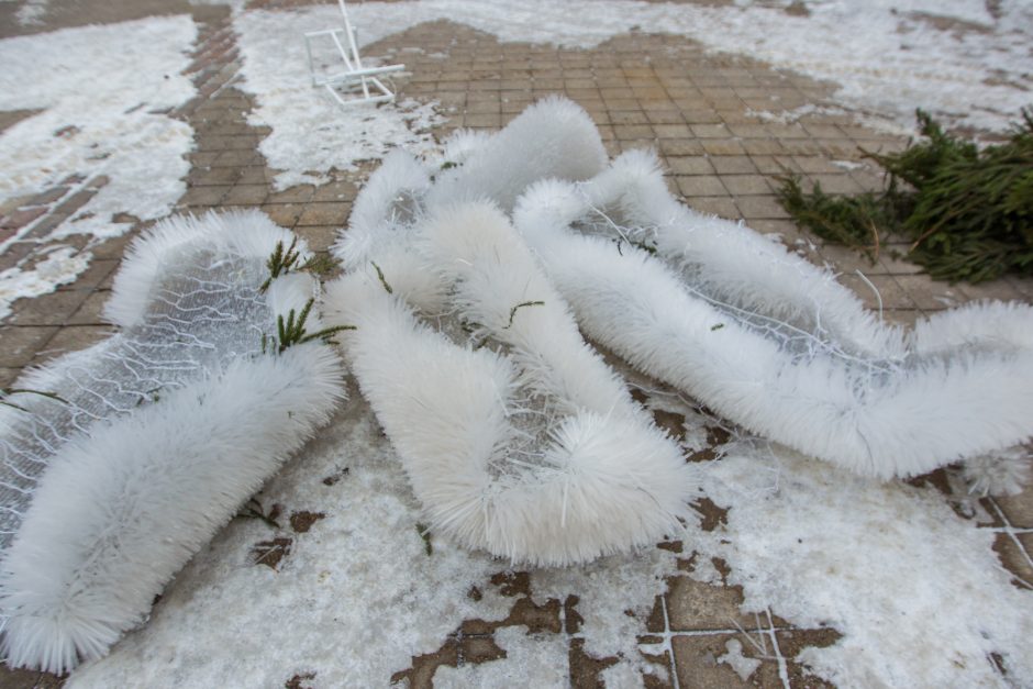 Kaunas atsisveikina su Kalėdų egle: kur dės plastikinius šiaudelius?