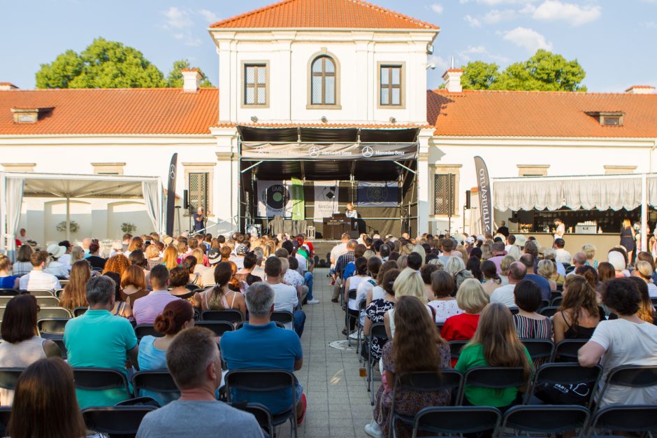 Alinos Orlovos koncertas Pažaislio liepų alėjoje