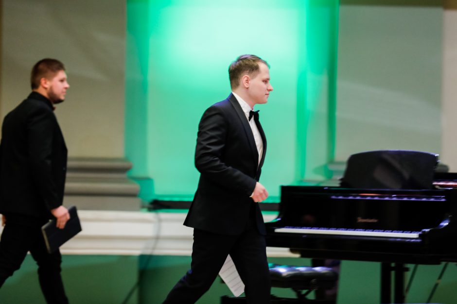 Kauno valstybinėje filharmonijoje skambėjo auksinės Franko Sinatros dainos