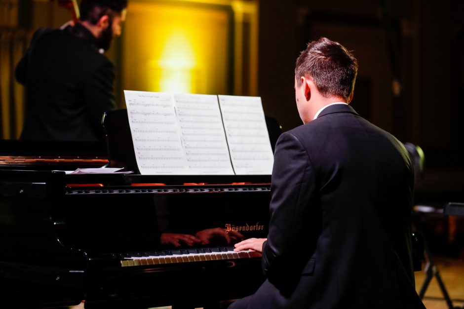 Kauno valstybinėje filharmonijoje skambėjo auksinės Franko Sinatros dainos