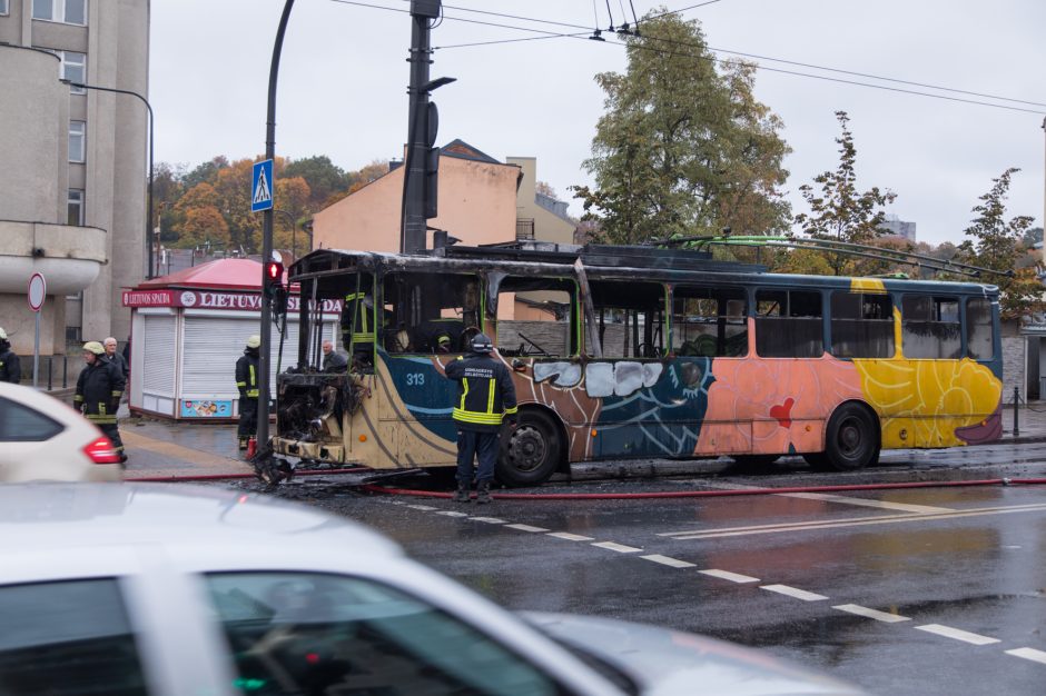 Netoli Kauno autobusų stoties supleškėjo troleibusas