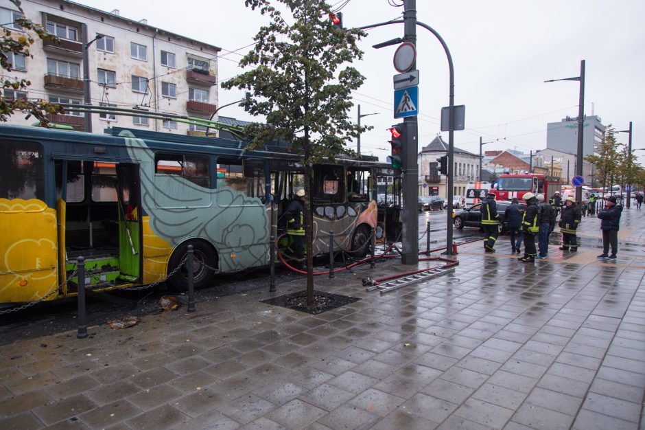 Netoli Kauno autobusų stoties supleškėjo troleibusas