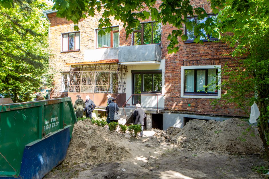 Dėl Kaune griūti pradėjusio namo tyrimą pradėjo statybos inspekcija