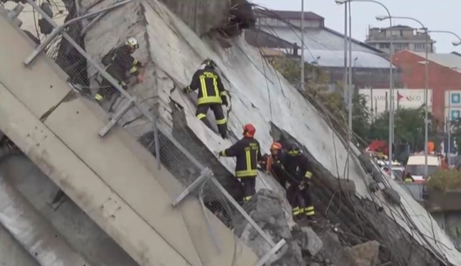 Italijoje sugriuvus greitkelio viadukui aukų padaugėjo iki 35
