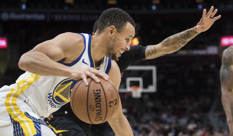 NBA: devyni S. Curry tritaškiai į „Cavs“ krepšį ir užsikirtęs L. Dončičius