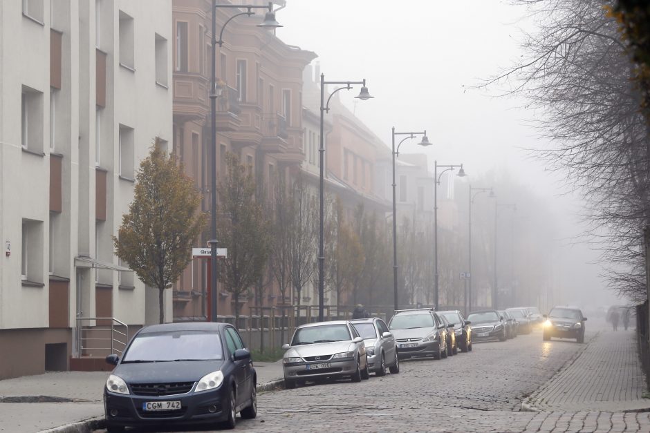Vakarų Lietuvoje eismą sunkina tvyrantis rūkas