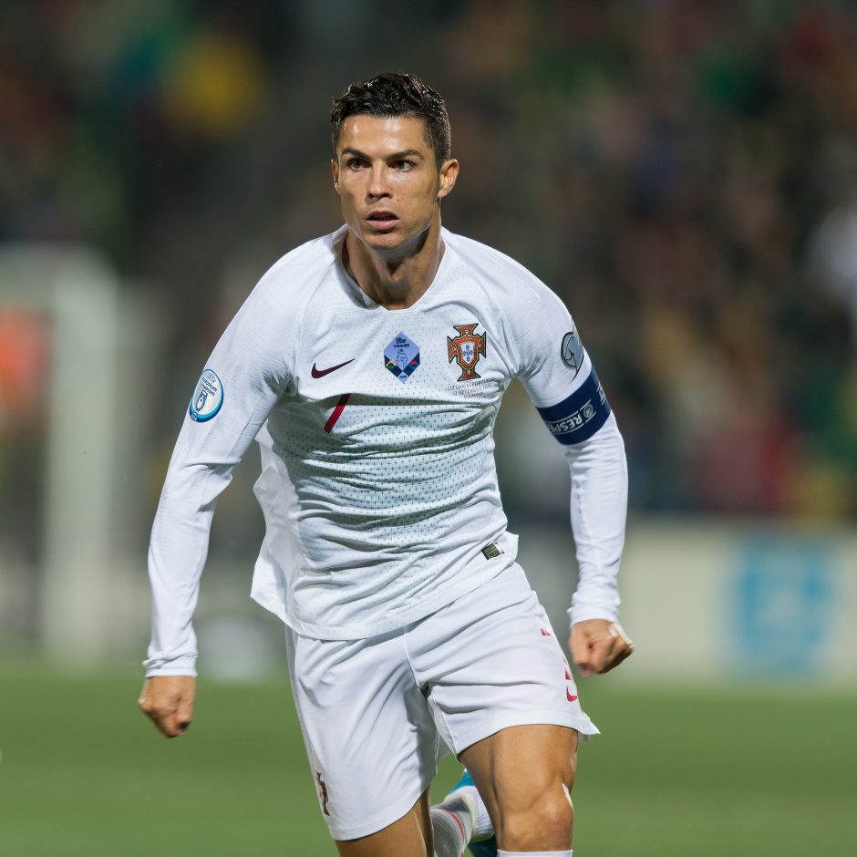 Asmenukę su C. Ronaldo norėjusiam pasidaryti vyrui gresia nemalonumai