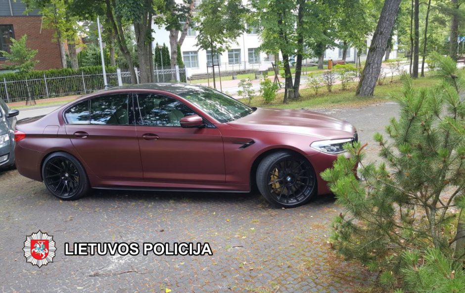 Palangoje vienas BMW apvogtas, kitas – pavogtas