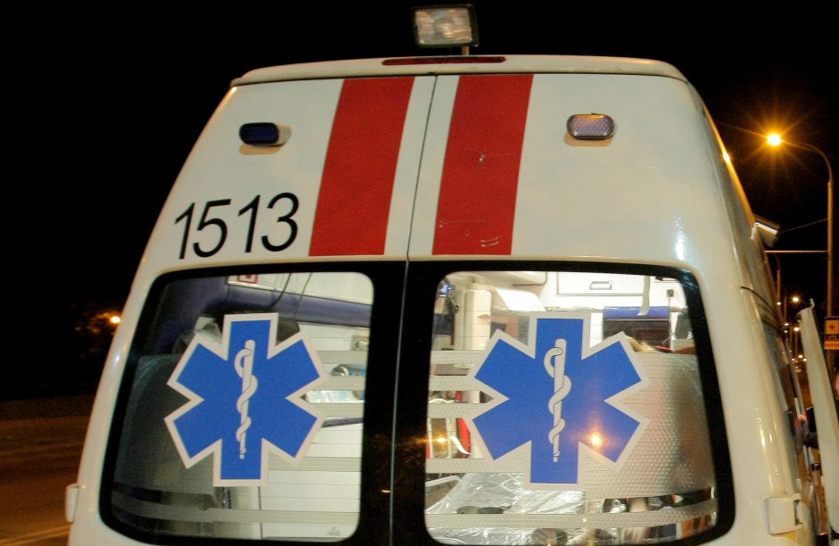 Rokiškio rajone du automobiliai nuvažiavo į griovį: vienas žmogus sužeistas