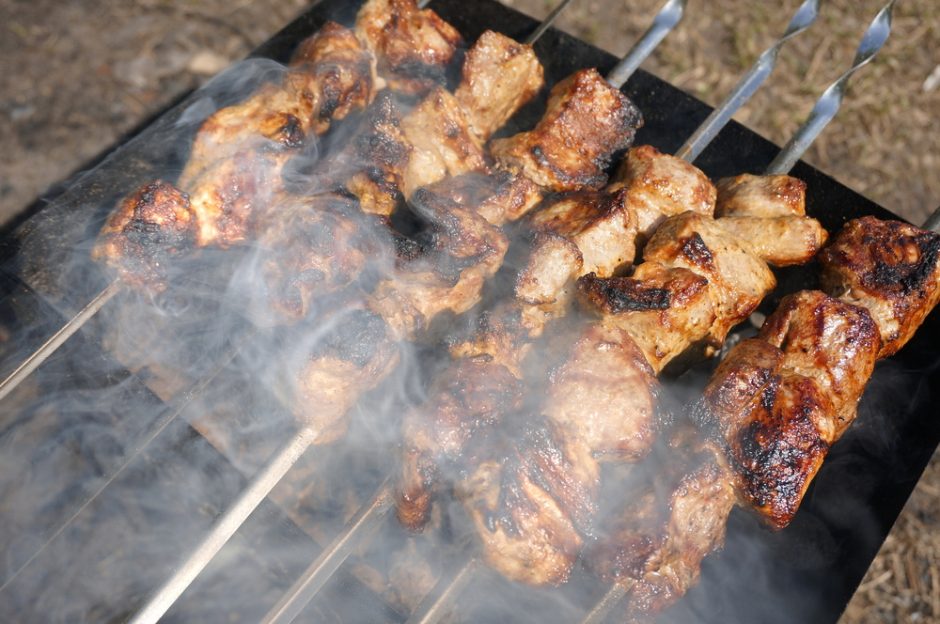 Joninių savaitgalį lietuviai iškepė šimtus tonų mėsos
