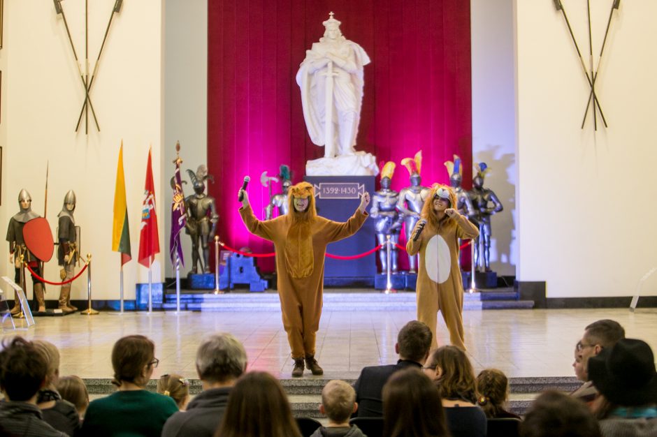 Neblėstanti meilė Kauno simboliams – Karo muziejaus liūtams