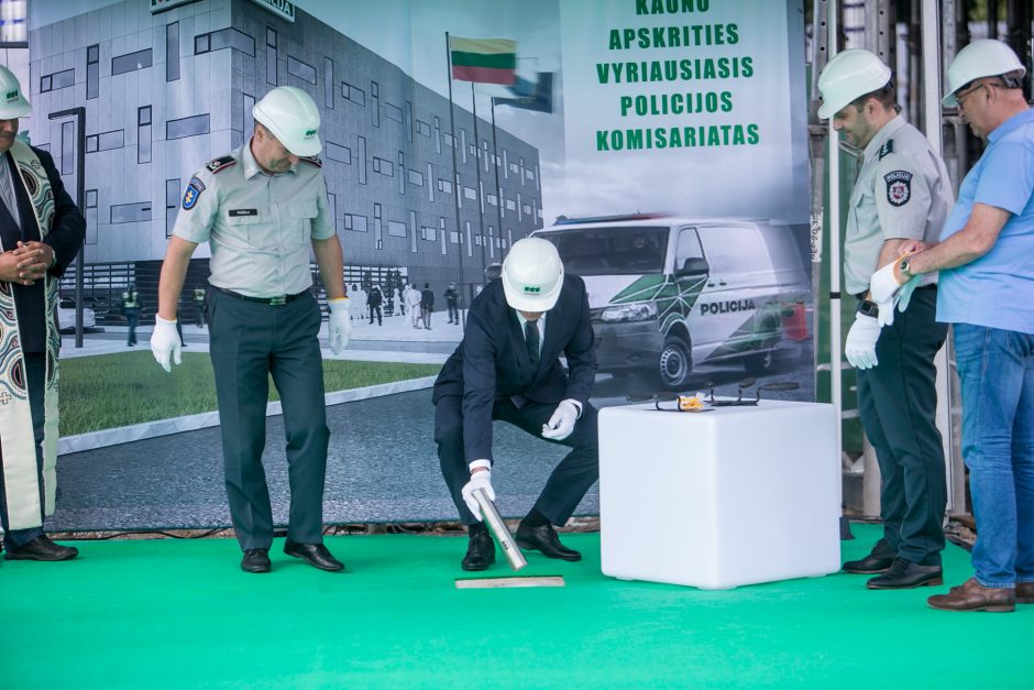 Įkasta kapsulė paskelbė naujojo Kauno policijos komisariato statybų pradžią