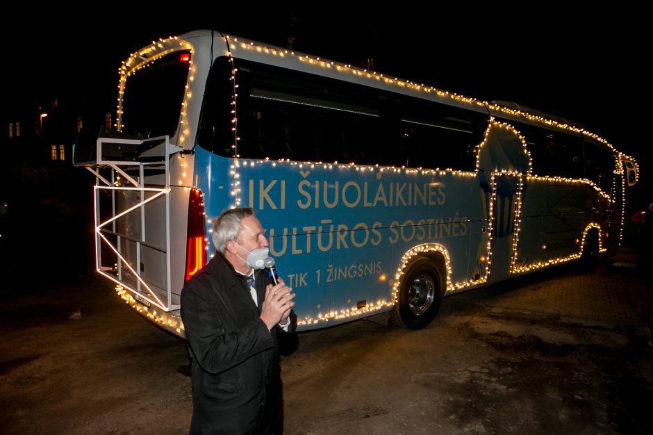 Į gatves išriedėjo kalėdinis autobusas! (nuotraukų galerija)