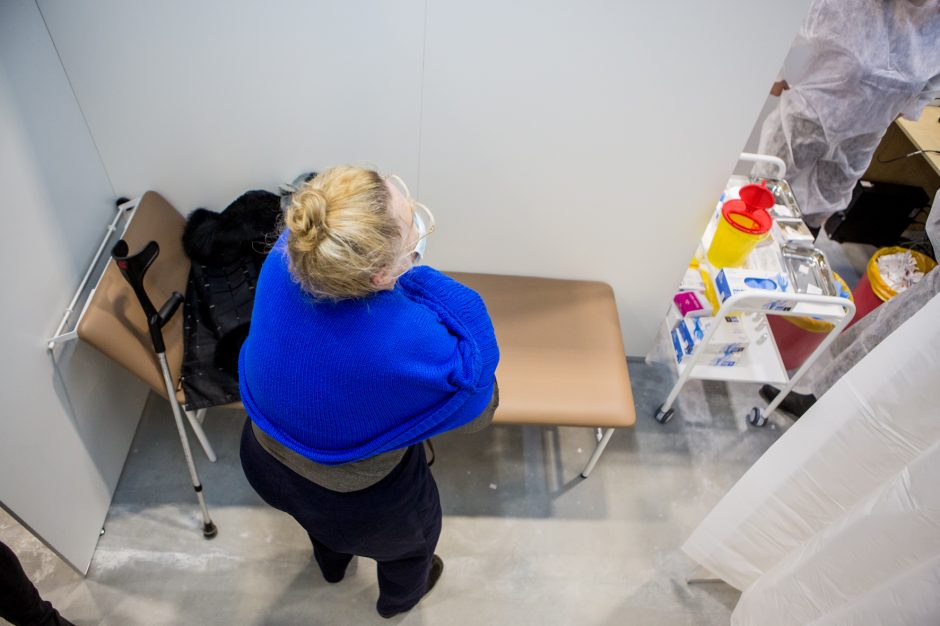 Darbą pradeda didžiausias vakcinavimo centras Lietuvoje – Kauno ledo rūmai (vaizdo įrašas)