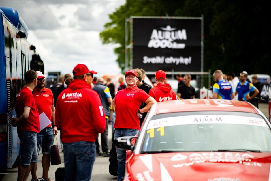 Dalyvauti 25-osiose „Aurum 1006 km lenktynėse“ jau panoro septyniolika komandų