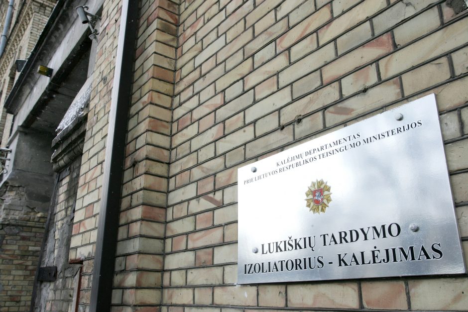 Seimo kontrolieriai: perkeliant nuteistuosius iš Lukiškių pažeistos jų teisės
