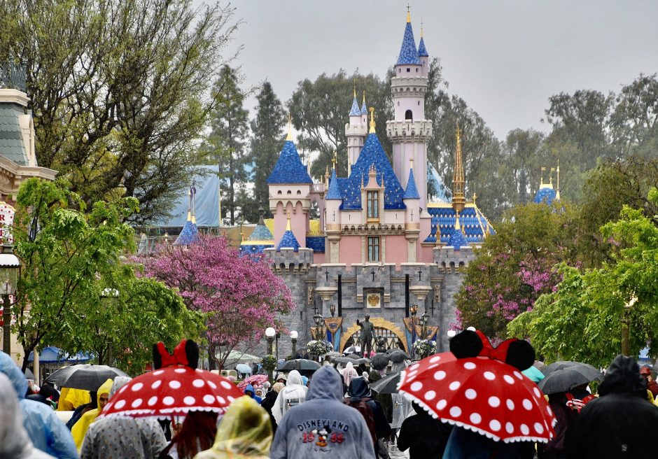 „Disney“ dėl koronaviruso uždaro pramogų parkus JAV ir Paryžiuje