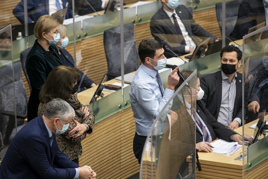 Seimas po audringų diskusijų patvirtino kitų metų valstybės biudžetą
