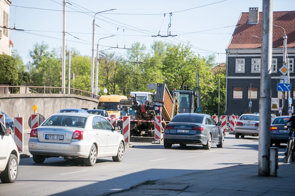 Eismo spūstys prieš Kauno pilies žiedinės sankryžos rekonstrukciją