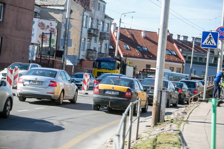 Eismo spūstys prieš Kauno pilies žiedinės sankryžos rekonstrukciją
