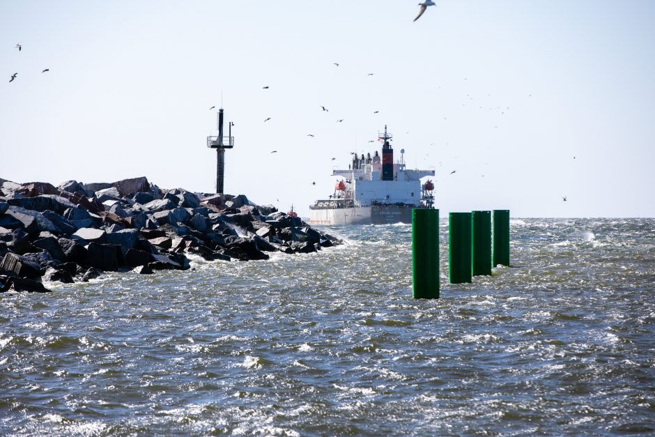 Klaipėdos uoste dėl stipraus vėjo ruošiamasi riboti laivybą