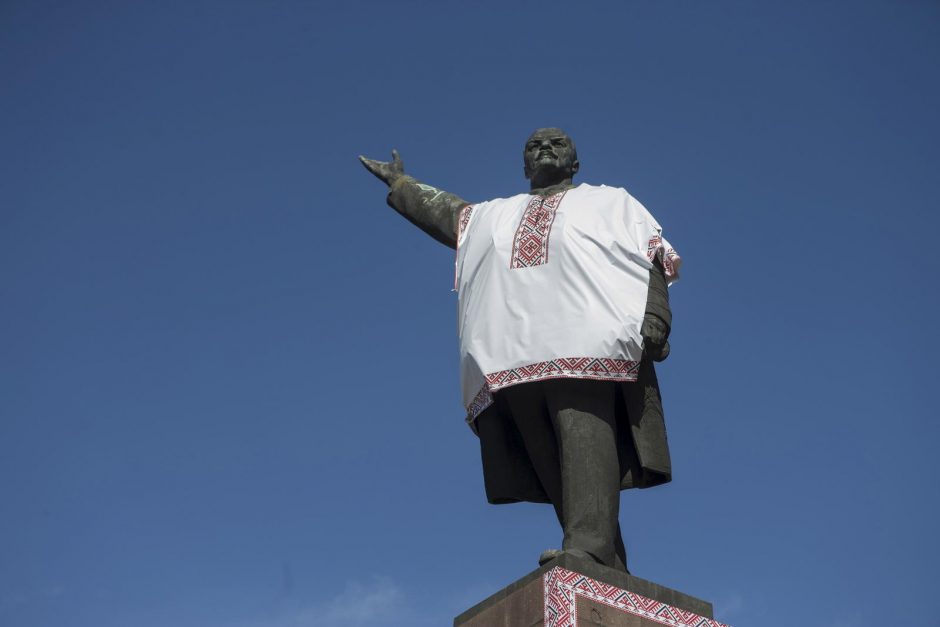 Demontuotas didžiausias Ukrainoje paminklas V. Leninui