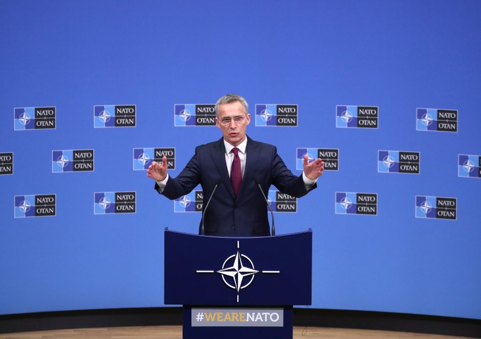 J. Stoltenbergas: NATO rimtai vertina nerimą dėl „Huawei“