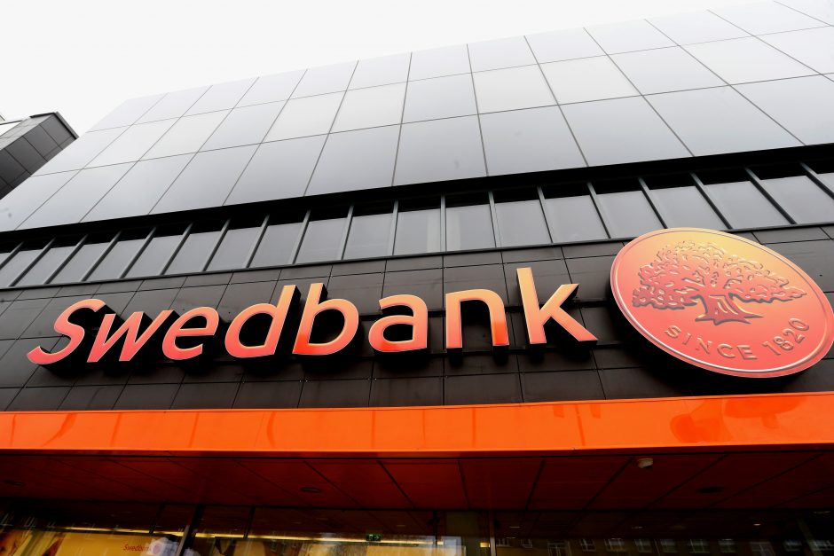 Sukčiai atakuoja „Swedbank“ klientus