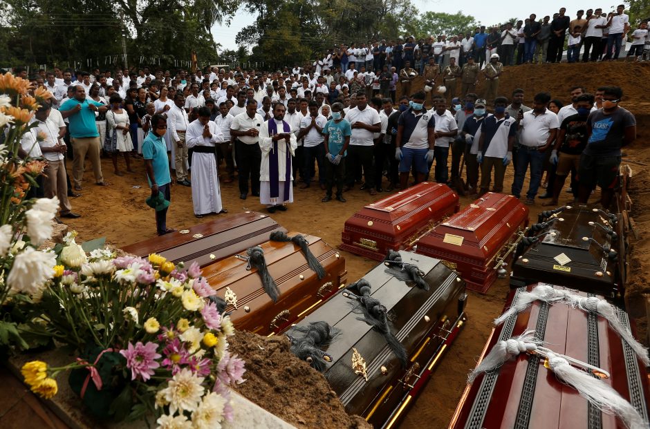 Sprogdinimų Šri Lankoje aukų skaičius padidėjo iki 359