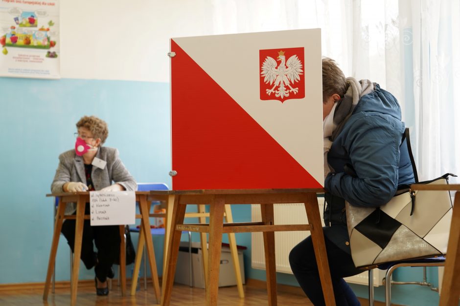 Lenkija priėmė balsavimo taisykles, atverdama kelią prezidento rinkimams
