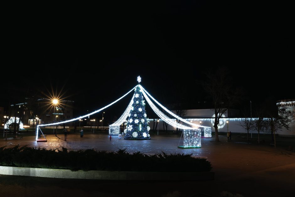 Pirmą kartą Tauragėje įžiebta interaktyvi Kalėdų eglė