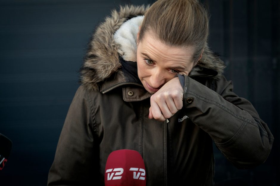 Danijos premjerė ašarodama atsiprašė už prastą audinių krizės valdymą