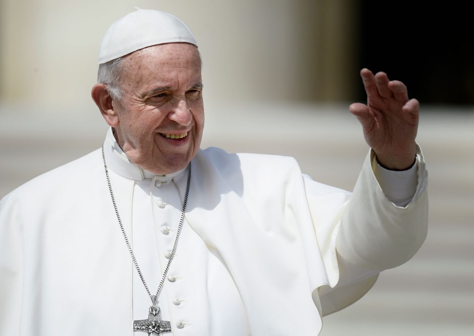 Popiežius paskelbė įsaką dėl informavimo apie lytinės prievartos atvejus